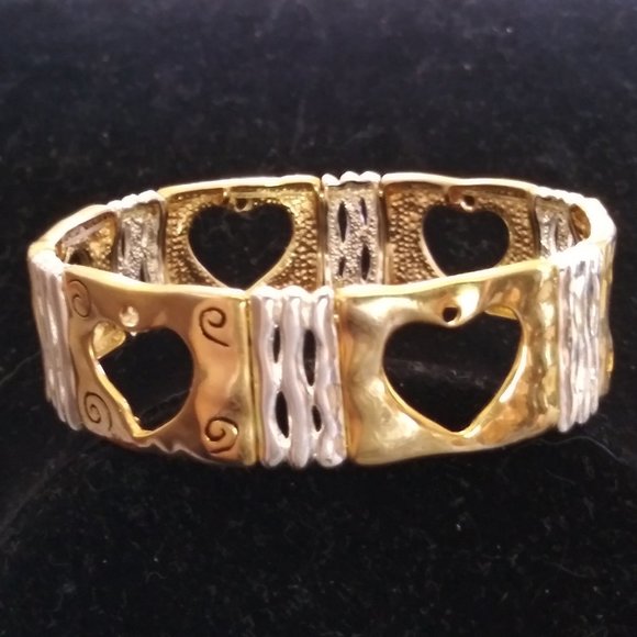 Silversmith Crafted Stretch Bracelet - Picture 3 of 8